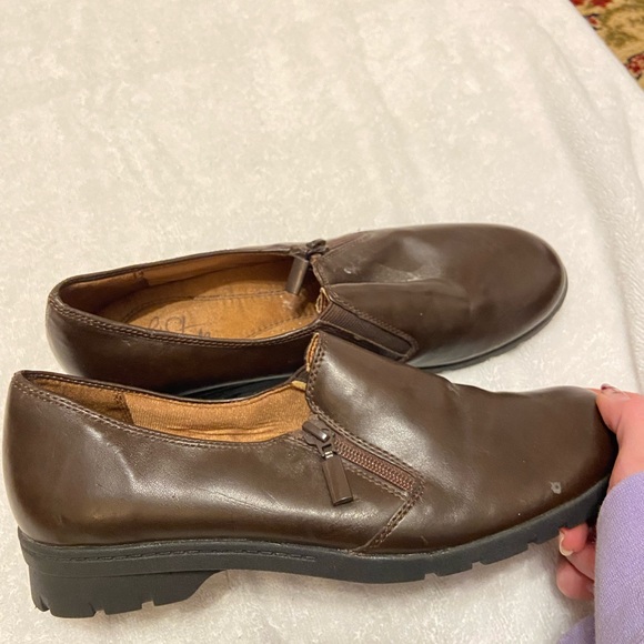 Shoes - Picture 4 of 9